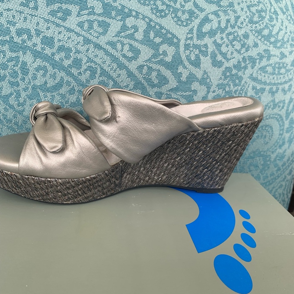 Soft Walk SUNNY VALE SILVERWASH Platform Sandals